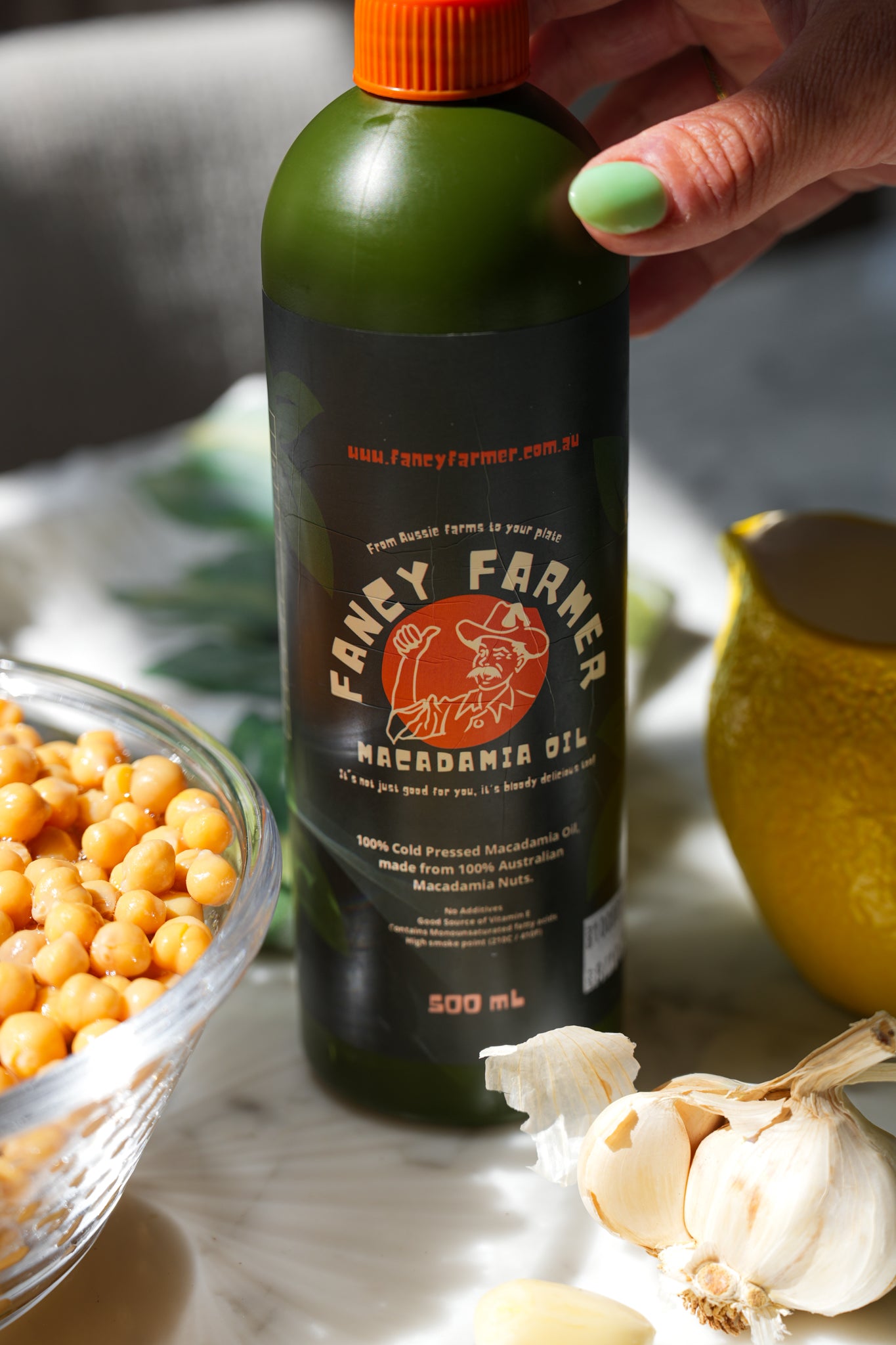 Fancy Farmer cold pressed macadamia oil 500ml front close up